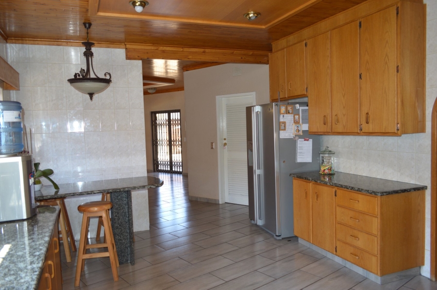 5 Bedroom Property for Sale in Wilkoppies North West